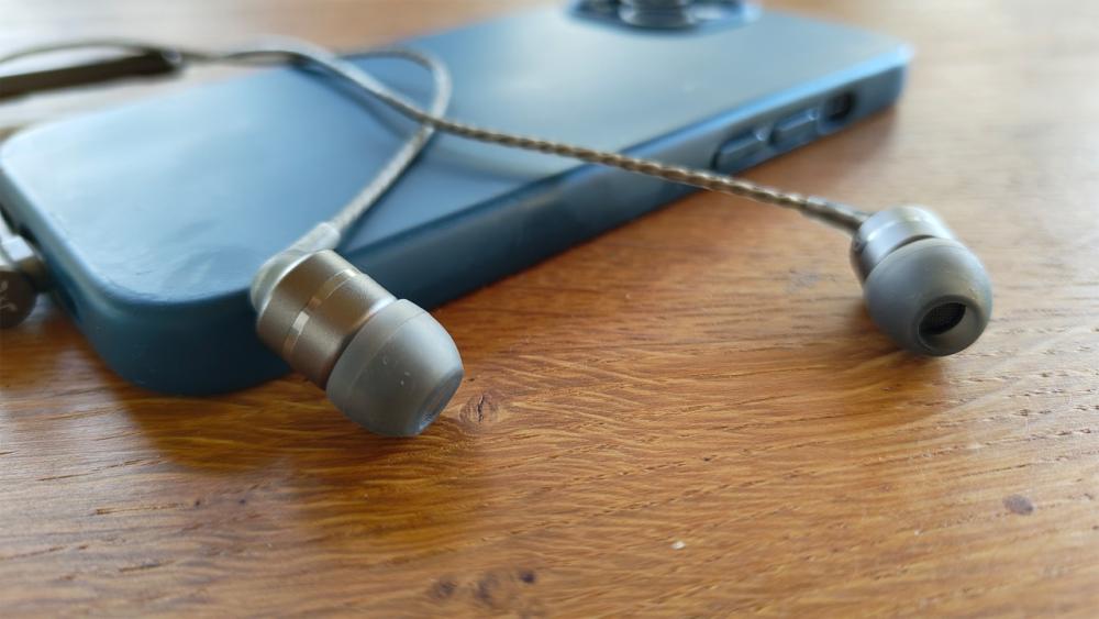 Kelebihan_Earphone_Kabel