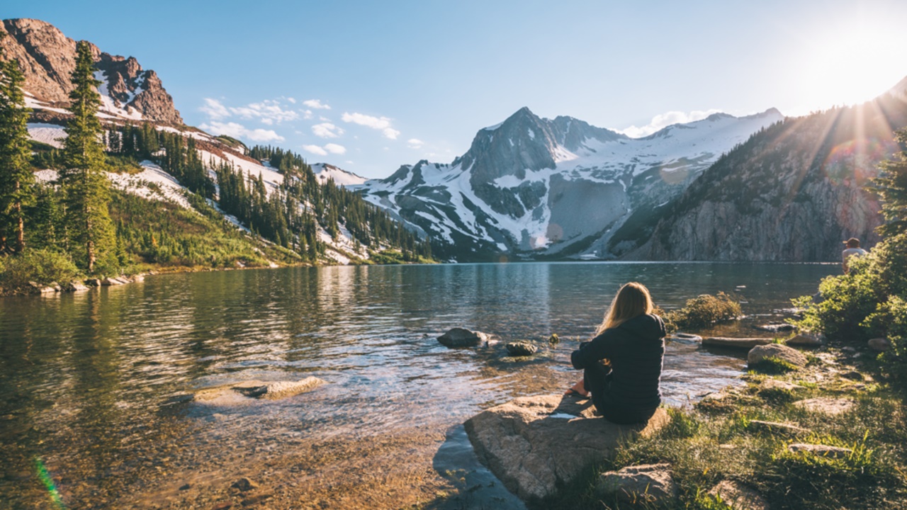 7 Tips Berwisata di Alam, Jelajahi Keindahan dengan Aman