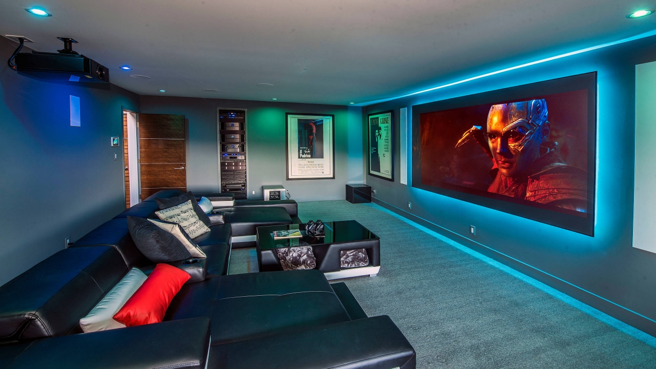 6 Cara Membuat Bioskop di Rumah Agar Nonton Makin Seru