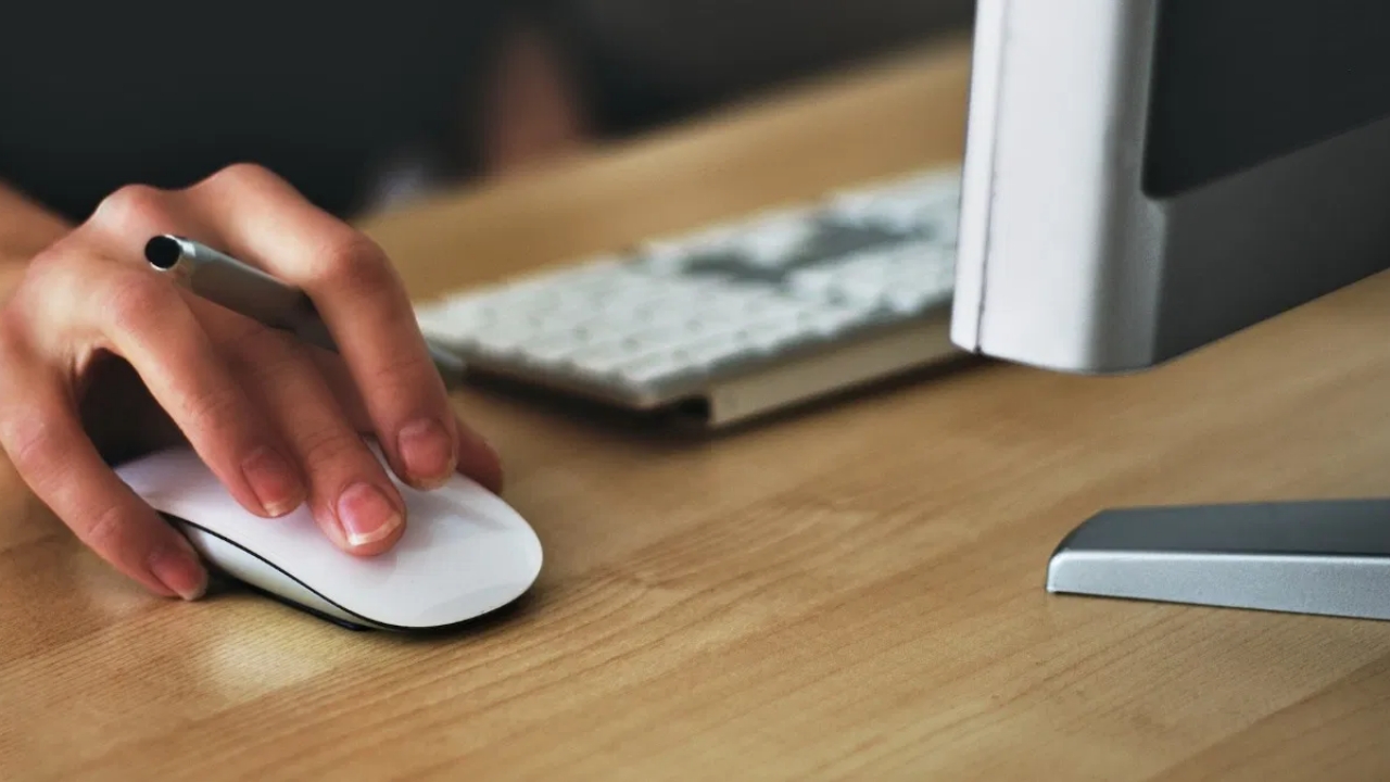 9 Cara Mengatasi Kursor Laptop Hilang dan Tidak Muncul di Layar