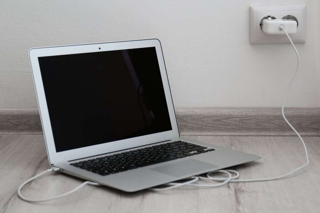 Awas Meledak! Ketahui Sejumlah Bahaya Charger Laptop Semalaman