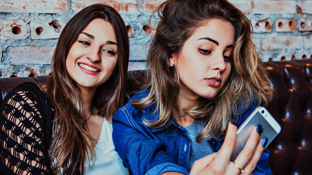 Temukan Keseruanmu, Ini 5 Rekomendasi Gadget untuk Extrovert