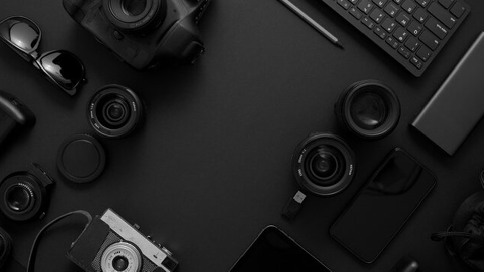 5 Rekomendasi Gadget untuk Melanophile, Si Pecinta Warna Hitam