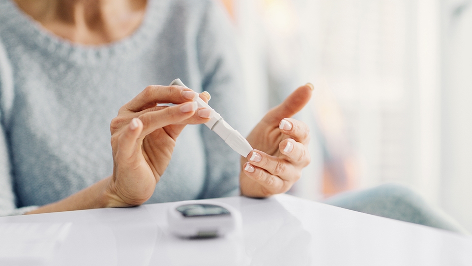 5 Cara Menjaga Gula Darah dengan Gadget Kekinian