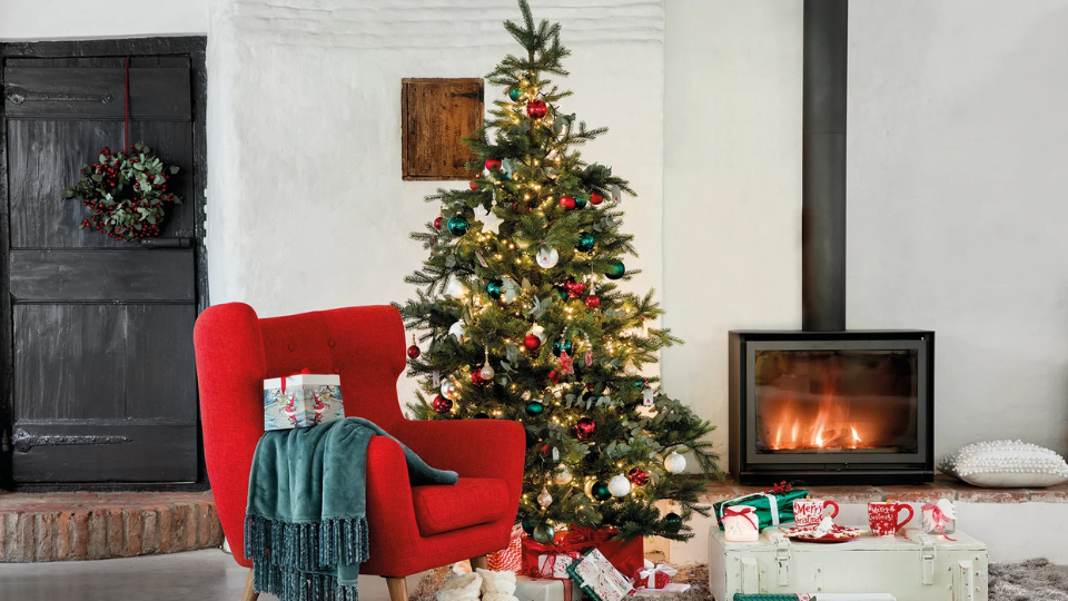 10 Rekomendasi Hiasan Pohon Natal untuk Dekorasi Lebih Menarik