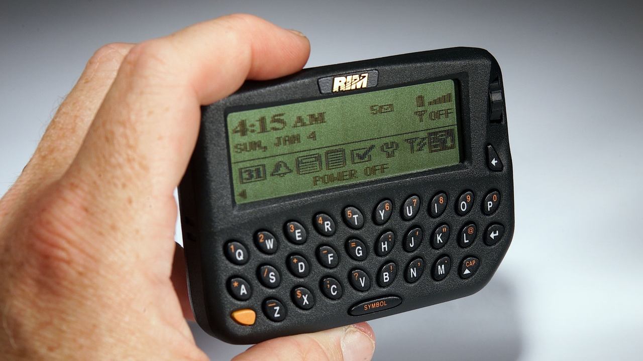 Sejarah HP Blackberry, Jadi Awal Mula Email Portabel