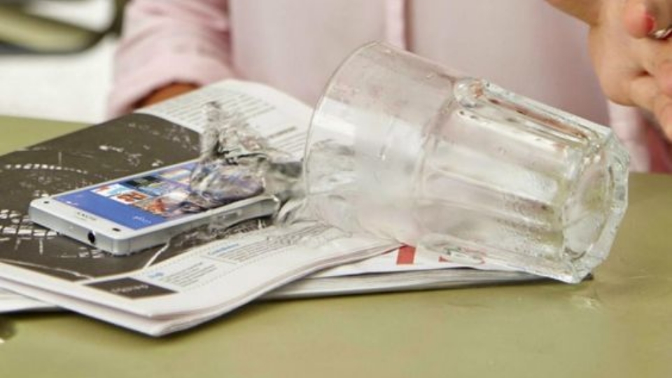 Sejumlah Cara Atasi HP OPPO Kemasukan Air Secara Aman