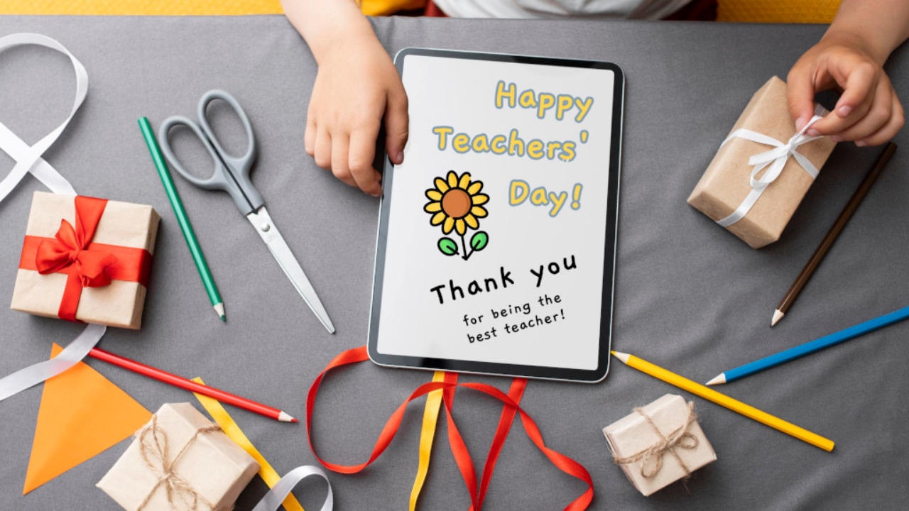 7 Ide Kado Hari Guru Nasional yang Sederhana Tapi Penuh Makna