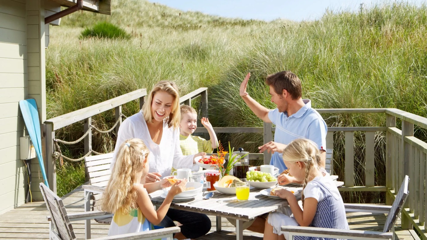 Ini 5 Tips Liburan di Rumah, Bikin Hemat Bersama Keluarga