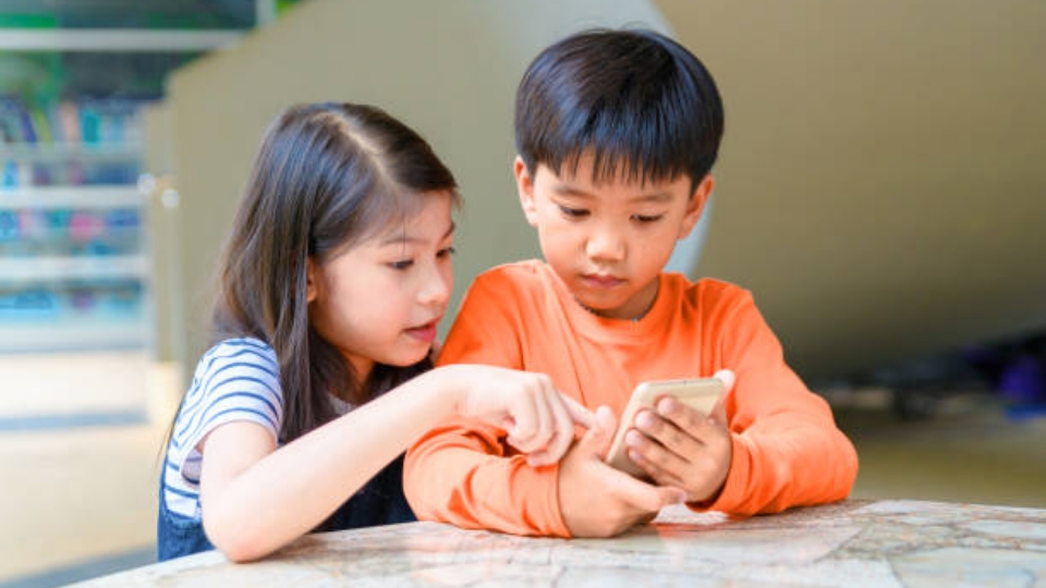 Sejumlah Aplikasi Pantau HP Anak, Orang Tua Wajib Simak