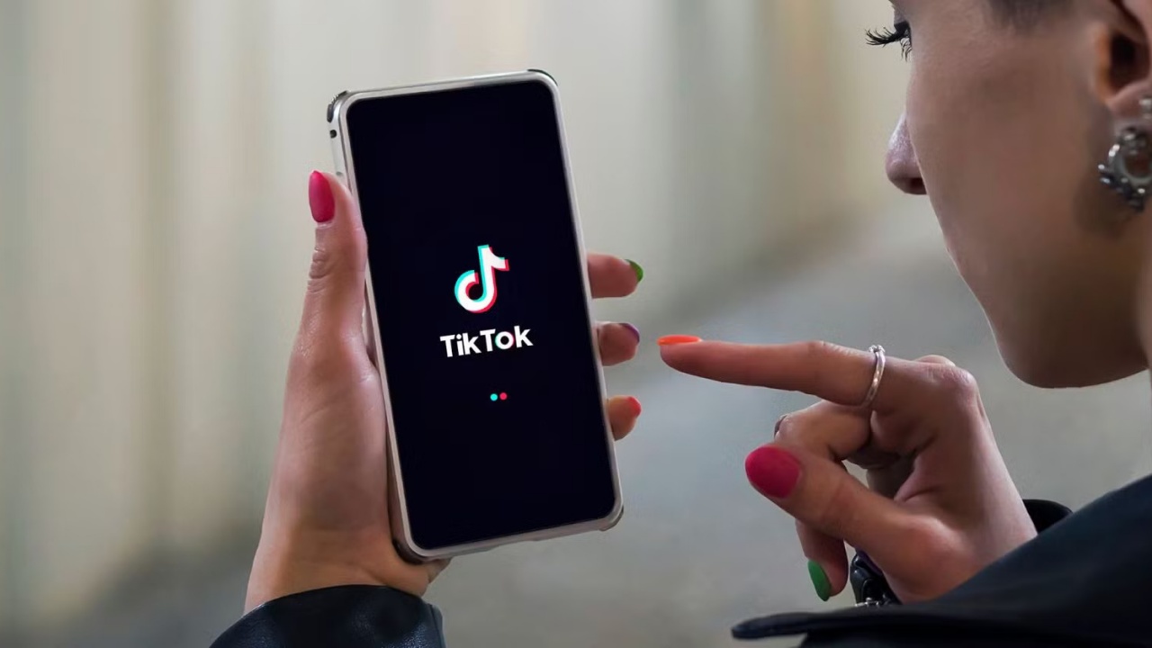 Jadwal FYP TikTok 2025 dan Waktu Terbaik buat Posting Kontenmu