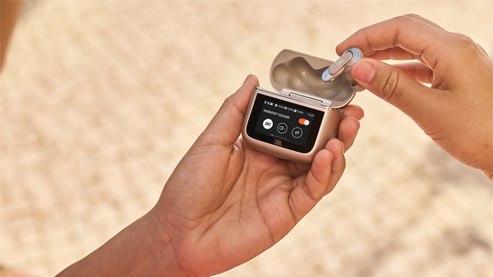 Sejumlah Fitur JBL Tour Pro 3 yang Punya Smart Charging Case