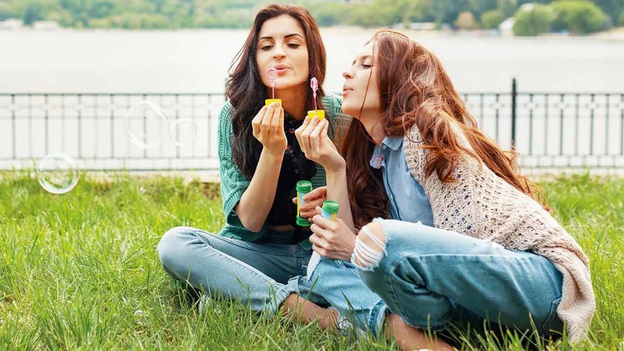 10 Rekomendasi Lagu Tentang Pertemanan buat Rayakan Kebersamaan