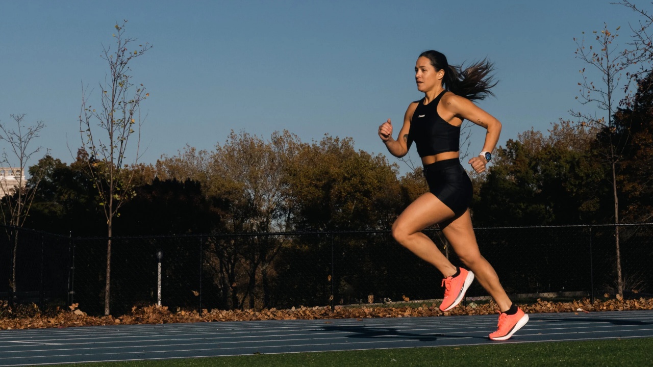 6 Tips Lari Pakai Garmin Forerunner 165, Agar Performa Meningkat!