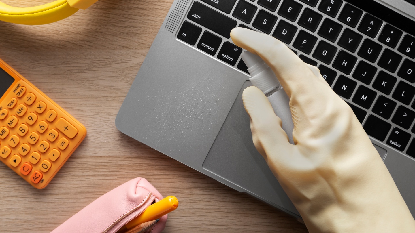 Agar Lebih Nyaman, Ini Cara Mudah Membersihkan Keyboard Laptop