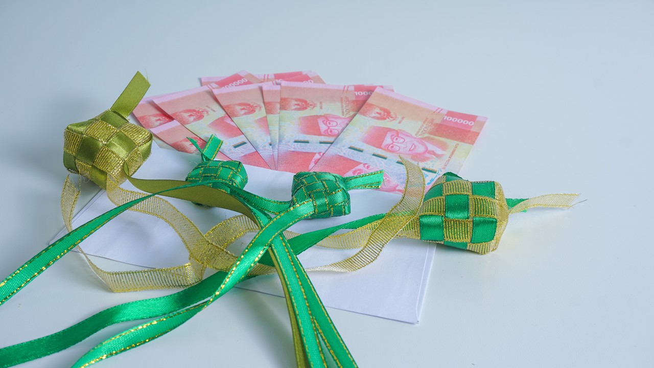 Jangan Boros, Simak Tips Mengelola Uang THR Lebaran Berikut Ini