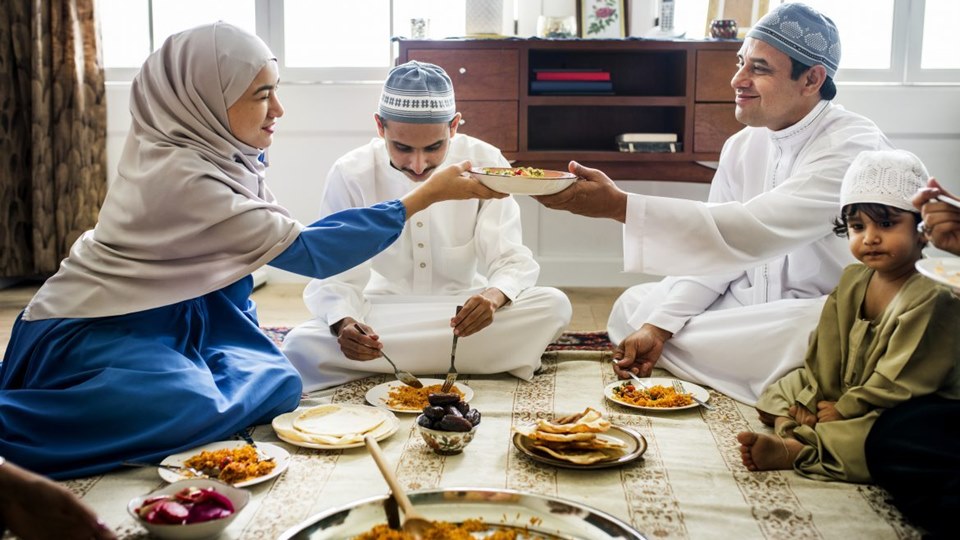 Sejumlah Tips Menjaga Berat Badan Tetap Ideal saat Lebaran