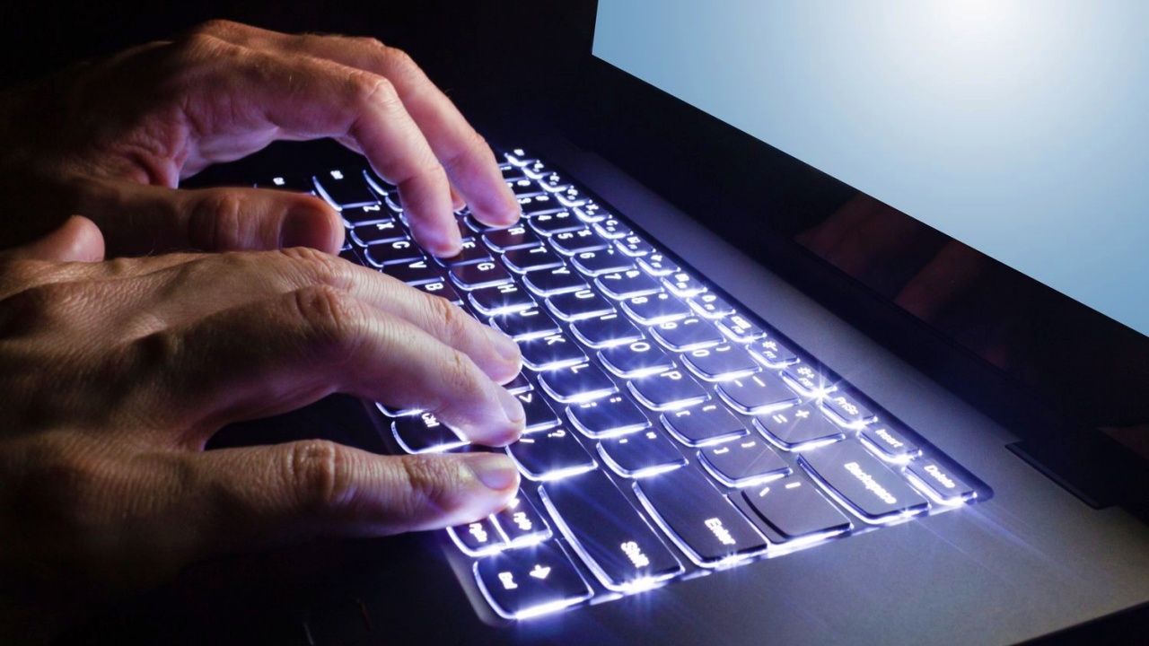 6 Cara Menyalakan Lampu Keyboard Laptop dari Berbagai Brand