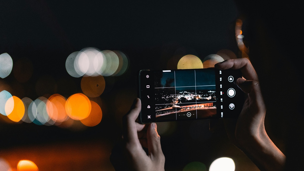 Cara Merekam Video Minim Cahaya Supaya Dapatkan Efek Dramatis! 
