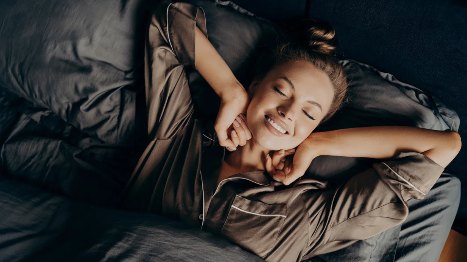 9 Olahraga Sebelum Tidur Terbaik yang Bikin Istirahat Nyenyak