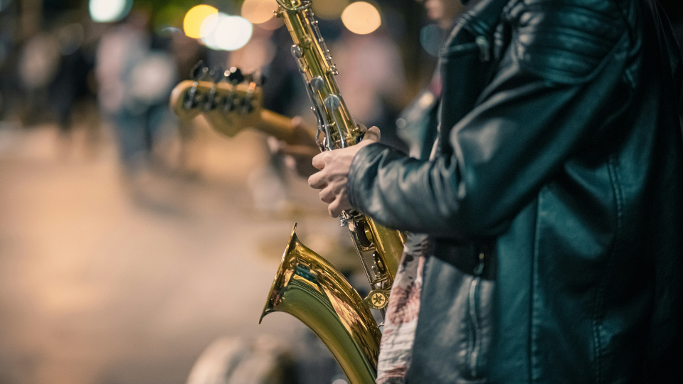 Pesona Penyanyi Jazz Indonesia dengan Lagu Jazz yang Memikat