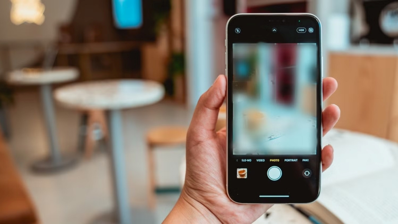 7 Penyebab Kamera HP Blur yang Sering Terjadi & Jarang Disadari