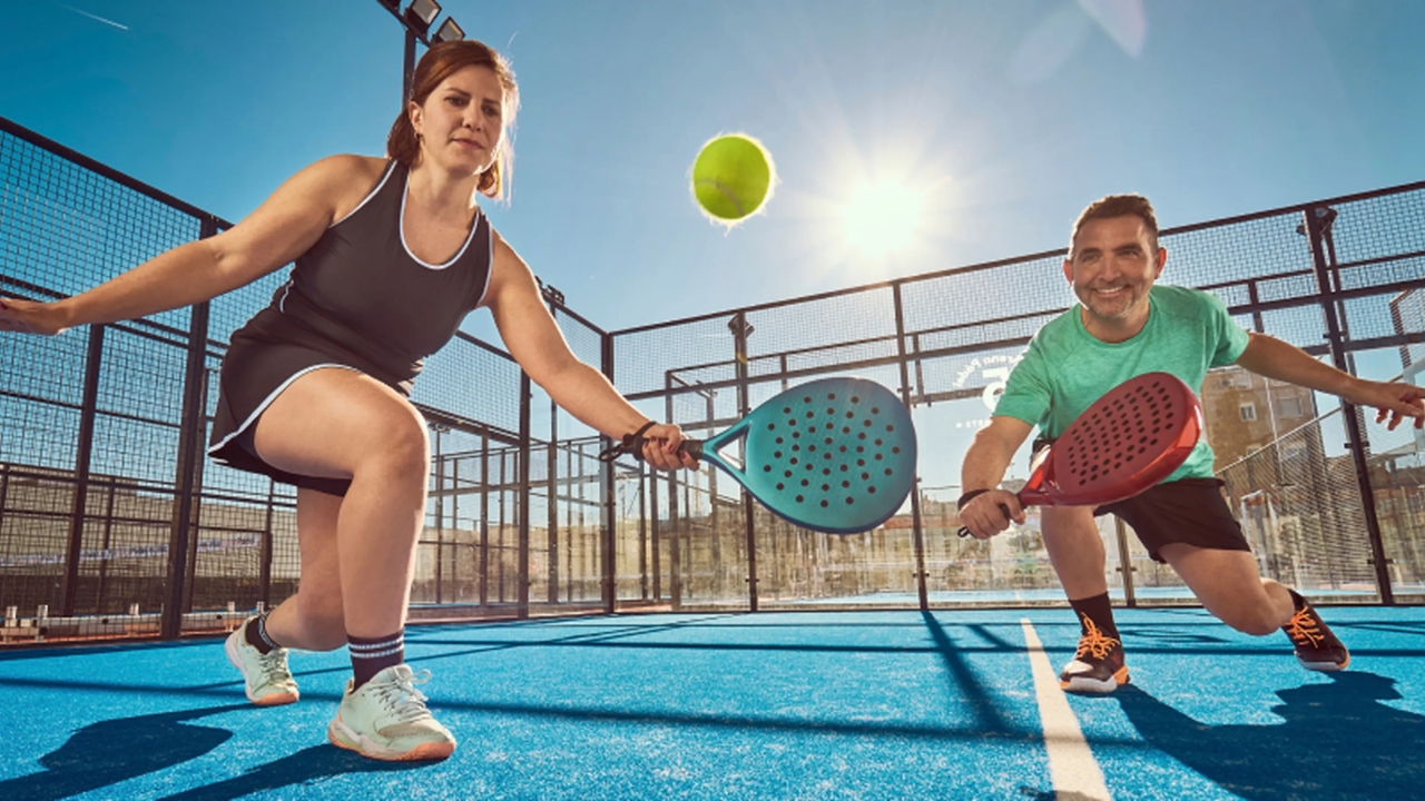 Meski Mirip, Ini Perbedaan Padel dan Tenis yang Perlu Diketahui