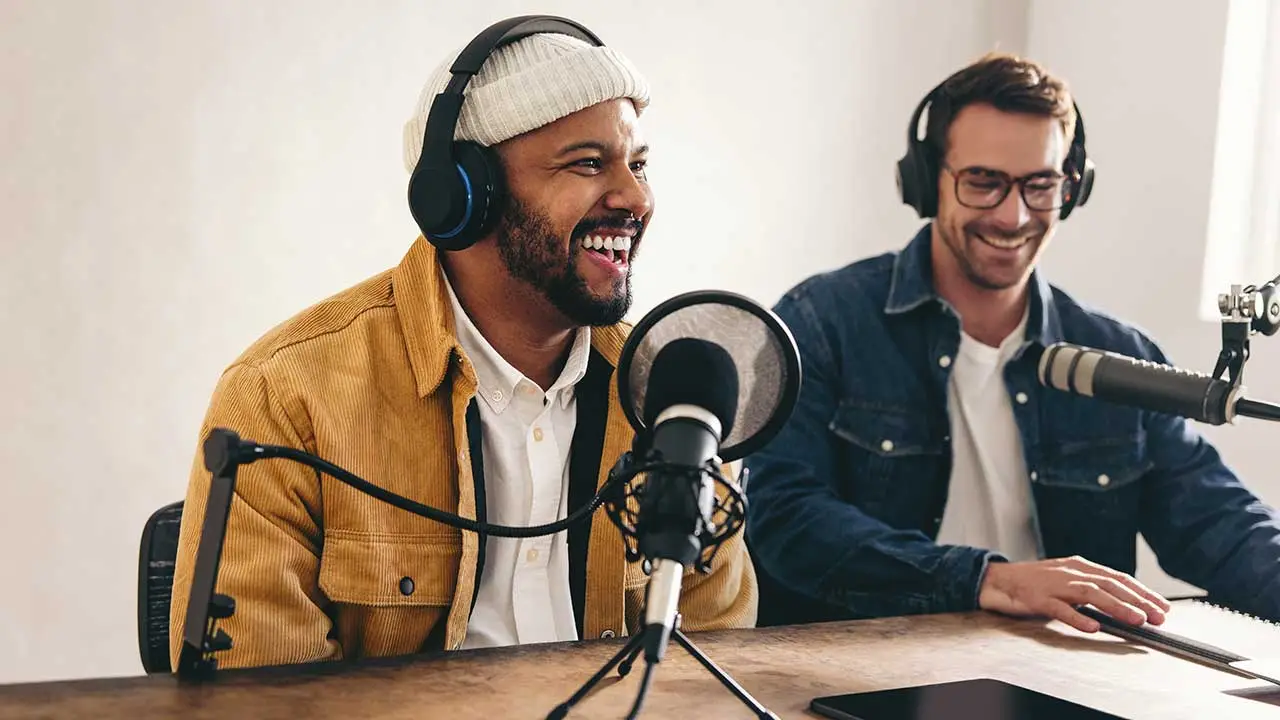 7 Rekomendasi Podcast di YouTube yang Lagi Tren, Dijamin Seru!