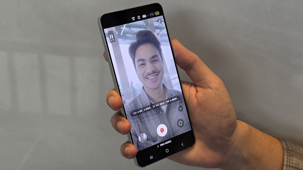 7 Rekomendasi HP dengan Kamera Depan Terbaik di Tahun 2025