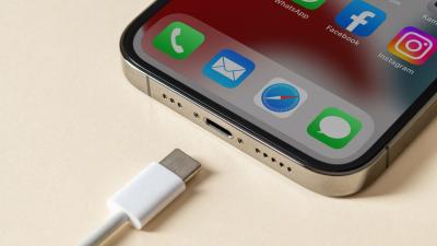 Ini Bahaya Charge iPhone Semalaman yang Wajib Kamu Hindari