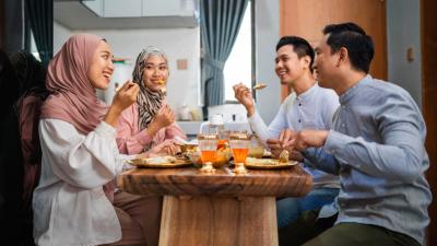 7 Cara Bikin Bukber Makin Seru, Anti Bosan & Pasti Menyenangkan!