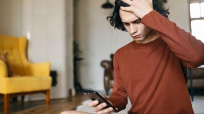 7 Cara Mengatasi Layar Black Screen di HP