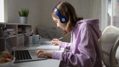 5 Fitur Wajib Headphone untuk Belajar Bagi Anak Sekolah