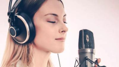 Simak Prospek dan Peluang Karir Voice Over Talent, Tertarik?