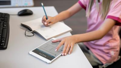 Laptop vs Tablet untuk Dipakai Sekolah, Mana yang Lebih Cocok?