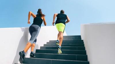 5 Manfaat Naik Turun Tangga Sebagai Alternatif Olahraga di Rumah