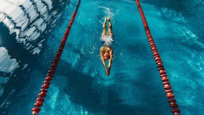 7 Olahraga untuk Penderita Skoliosis yang Masih Aman untuk Dilakukan