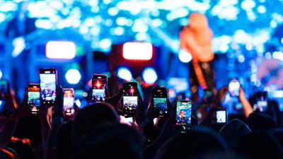 Cara Cegah Sensor Kamera HP Rusak karena Laser Konser