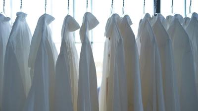 7 Tips Cuci Baju Putih Biar Tetap Bersih saat Dikenakan