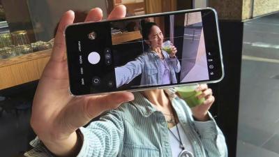 Tips Bikin Konten Media Sosial Pakai HP Samsung Galaxy S25 Edge