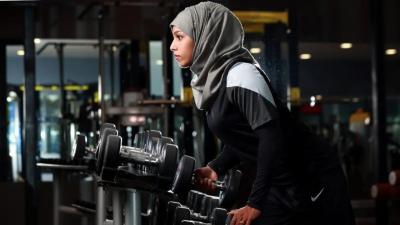 7 Tips Outfit Gym Wanita Hijab Agar Tetap Nyaman Dipakai Bergerak