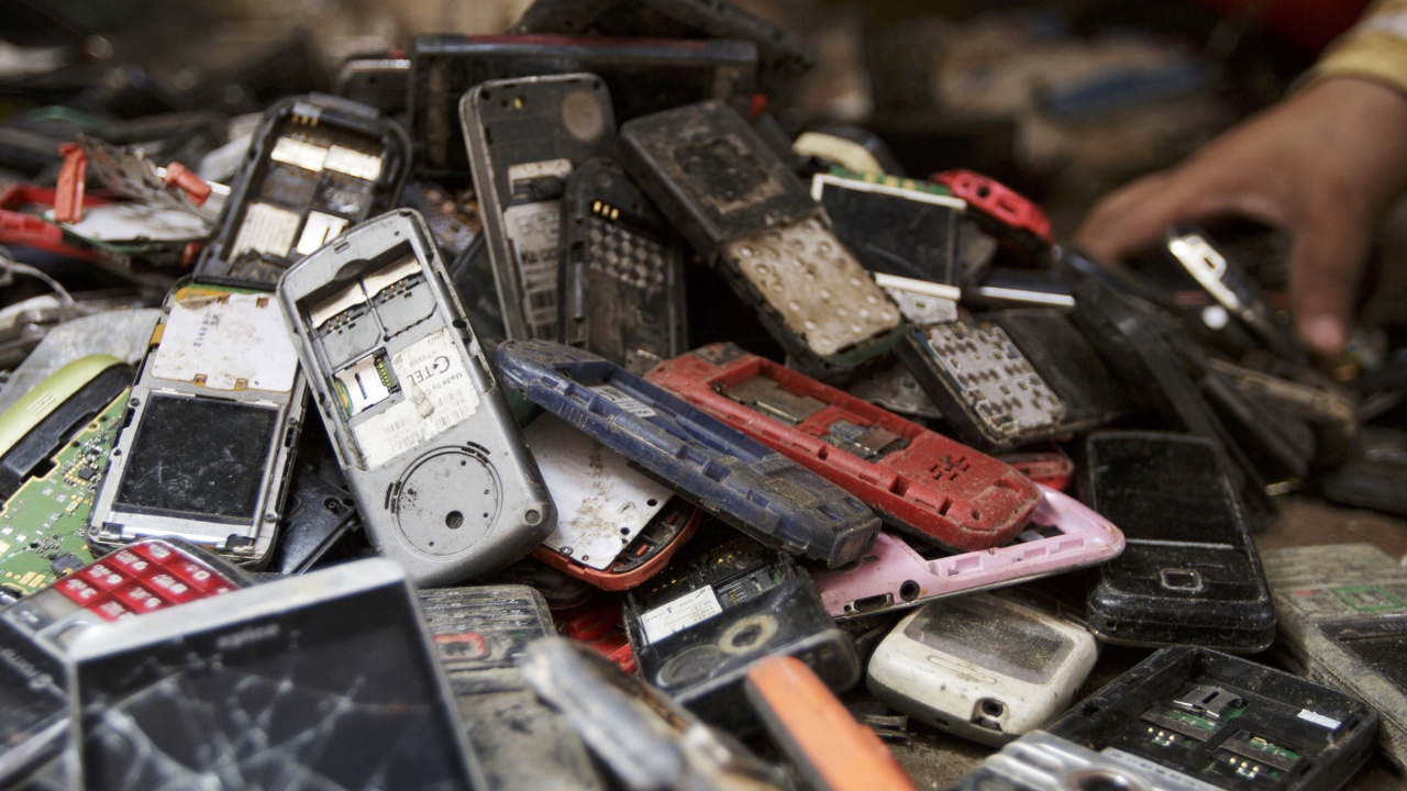 Mengenal Apa Itu E-Waste dan Cara Mengelola Sampah Elektronik
