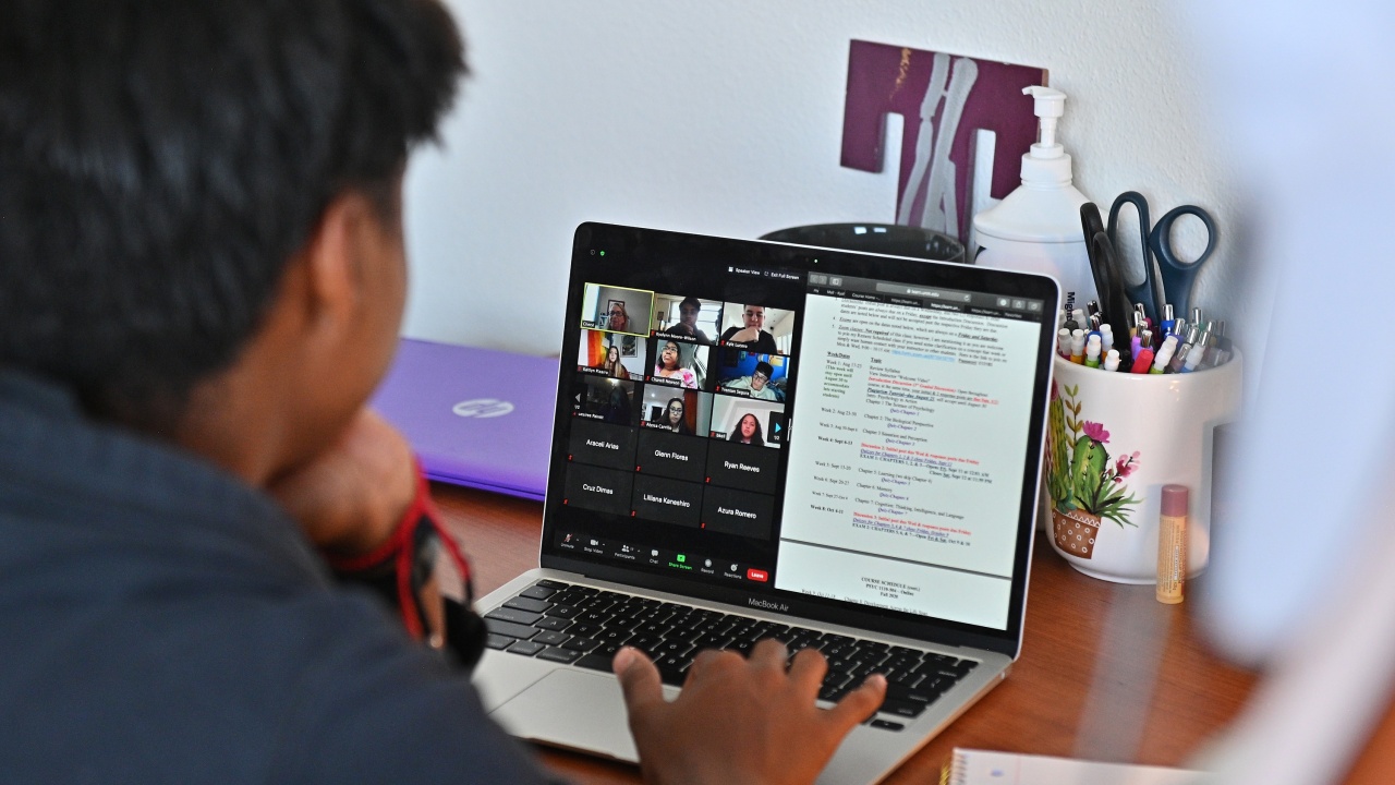 Sejumlah Tantangan Kuliah Online yang Sering Dialami Mahasiswa