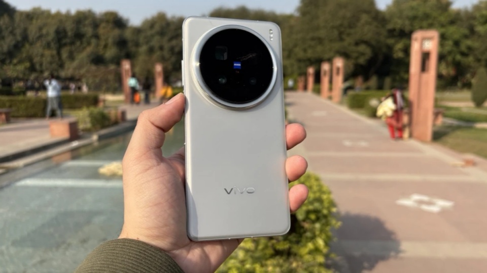 Spesifikasi Vivo X200 Pro yang Bawa Lensa Kamera ZEISS 200 MP