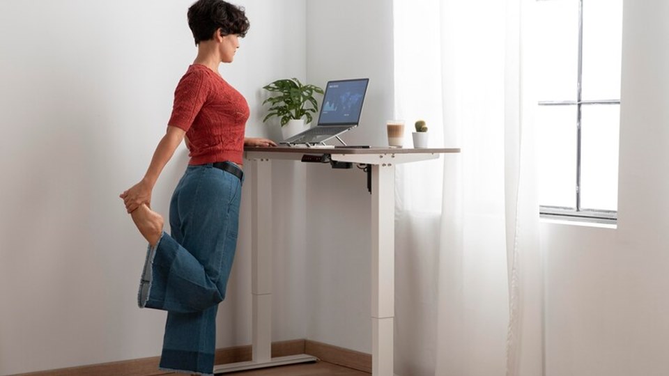 Manfaat Stand Laptop yang Bikin Kerjaan Semakin Produktif