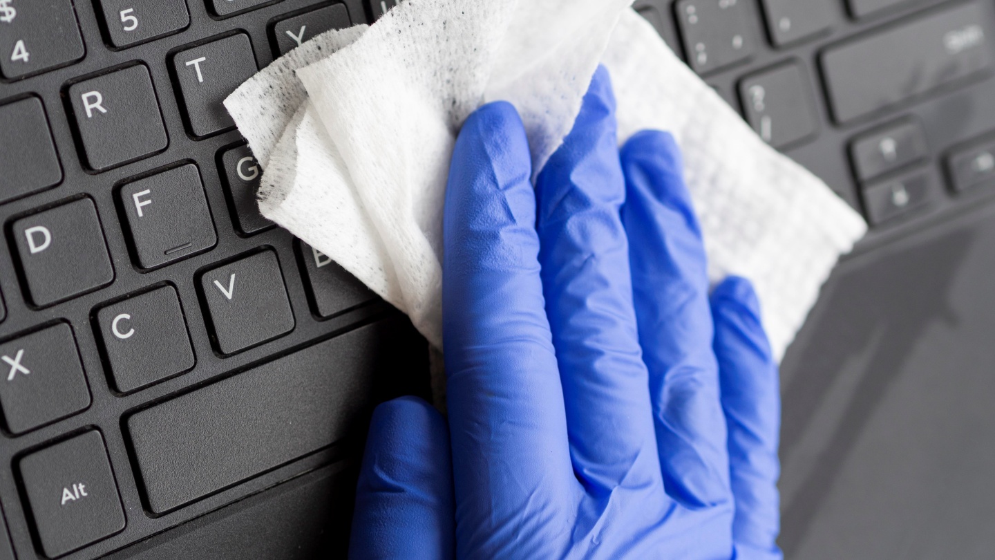 Membersihkan_Keyboard